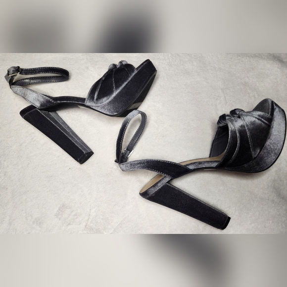 Lauren Conrad Grey Heels size 8 - Picture 3 of 5